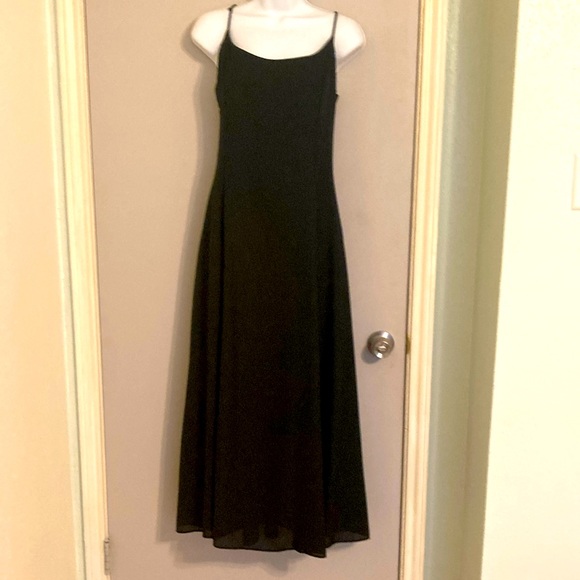 Dresses & Skirts - Sleeveless tie at back maxi party dress